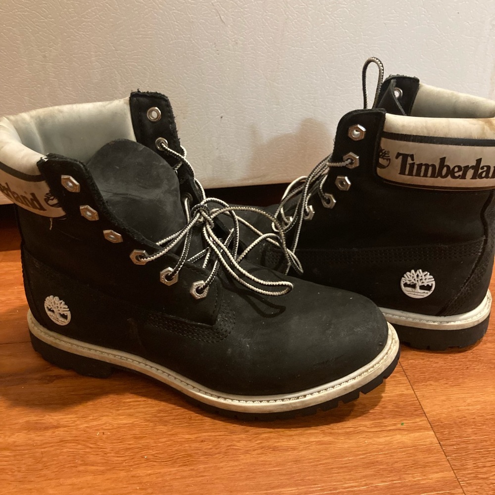 Used Women Timberland Size 8 boots shoes